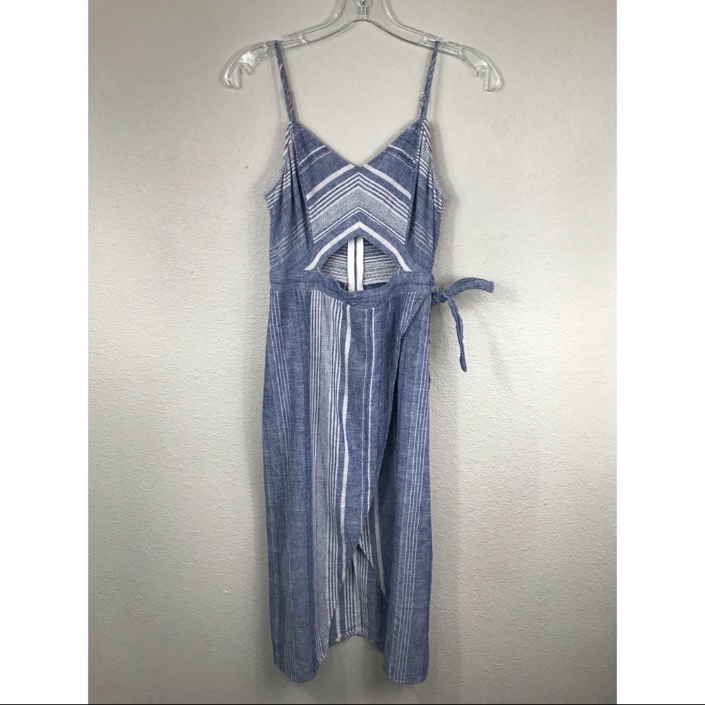 Express Striped Cut-Out Linen-Blend Midi Dress - Picture 5 of 10